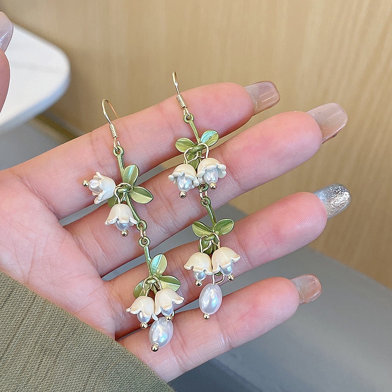 Set Anting Tusukgelangkalung Rantai Dengan Liontin Bunga Lily Putih Untuk Wanita