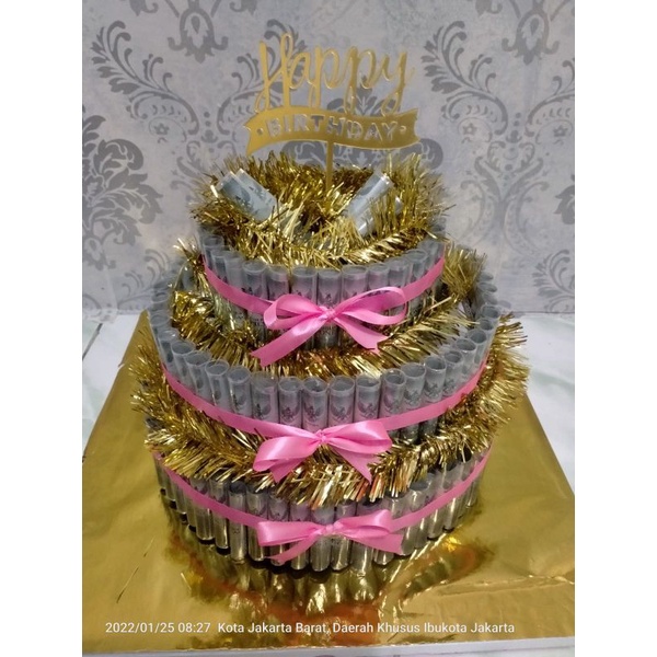 

Kue ulang tahun uang