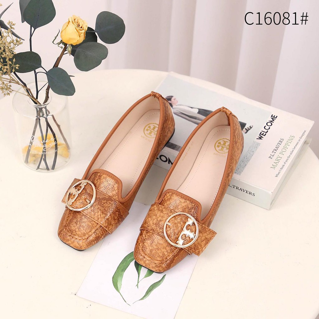 TB C16081 Embossed Leather Flat Shoes