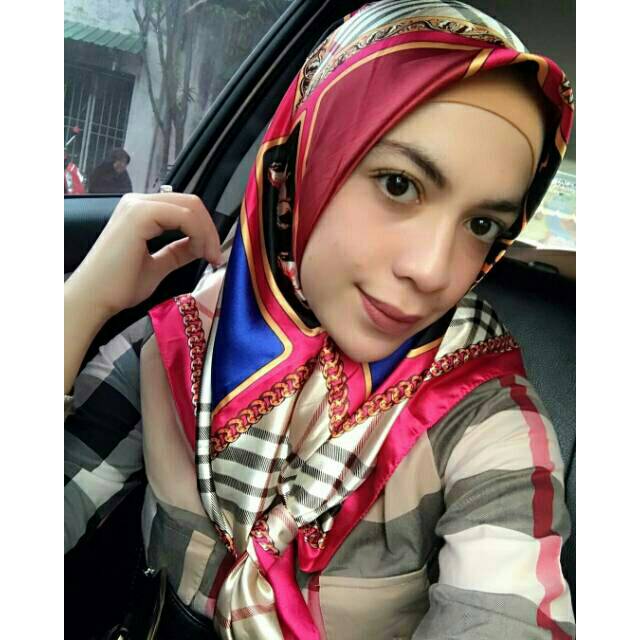 TERLARIS. B1 Jilbab Segi Empat Motif Pink Polyester Silk Premium Ori Import