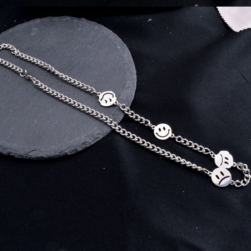 Tiktok kalung sederhana stainless steel Smiley kalung pria dan wanita jalan yang sama hip-hop titani