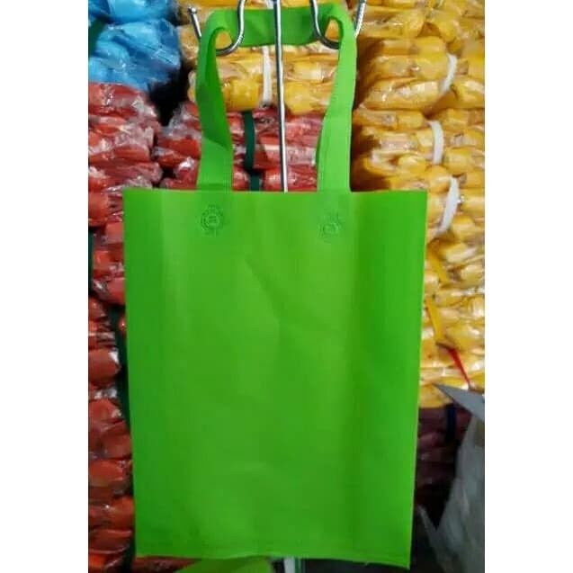 

NEW Tas spunbond / goodie bag 30x40 cm - Random/Acak