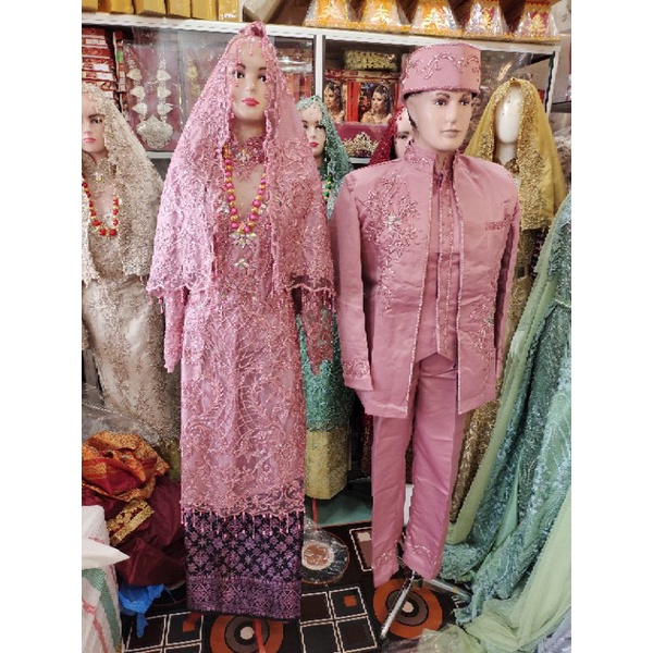 baju penganten koto gadang moderen.