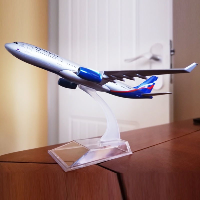 Model Pesawat Terbang Rusia Airlines A330 Airbus 330 Bahan Metal Diecast Ukuran 16cm Dengan Landing Gear