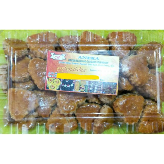 

Kue kacang kenari-home made-500gr-gurih-manis-enak-kue kering-murah