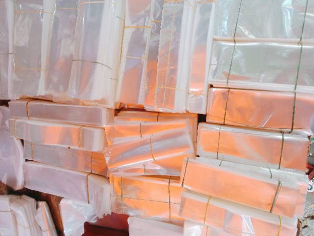 Plastik kaca(opp) plastik kemas  bening  tebal 04 micro per kg 72 ukuran