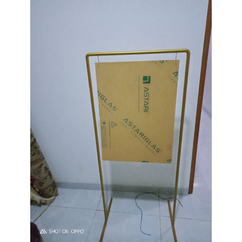 standing welcome sign plus acrilic.