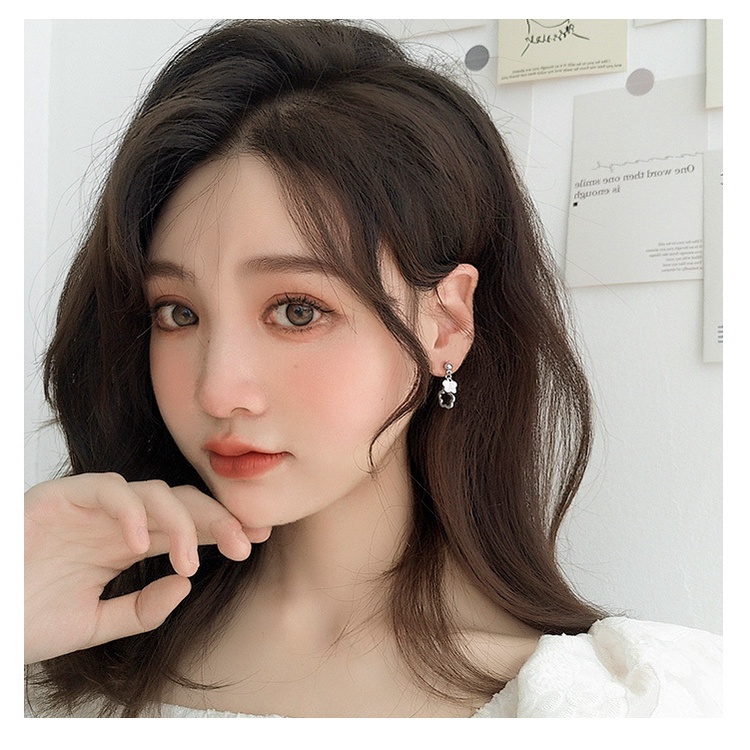 Anting Tusuk Motif Bunga Hollow Ala Korea Warna Silver Untuk Wanita