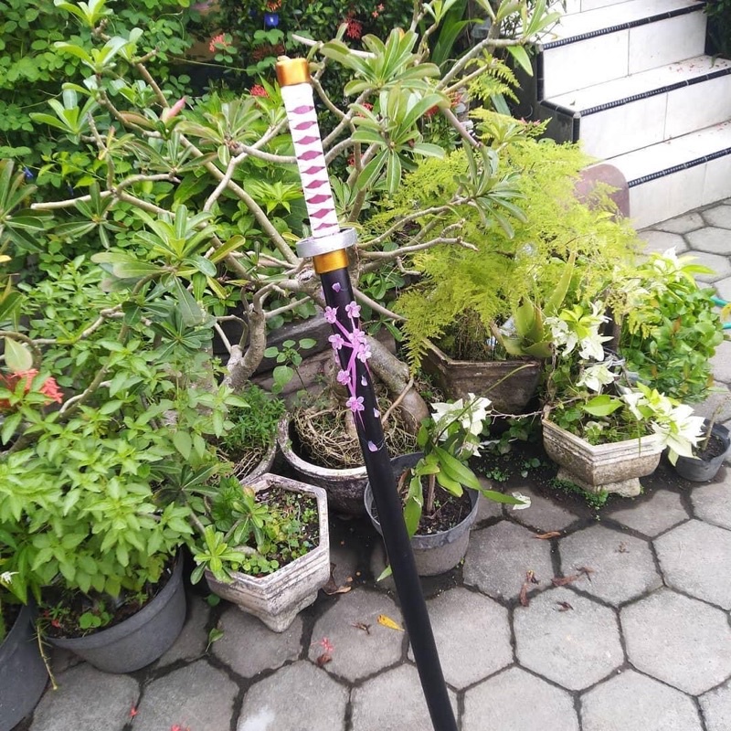 nichirin kanao kimetsu no yaiba bahan kayu bukan senjata tajam