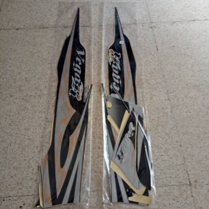 sticker stripping body Vega R New hitam silver
