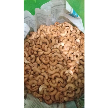 

Kacang Mete/Mede Goreng 500 Gram,Pedas, Manis,Gurih,Renyah ,Fresh,Asli Sampang