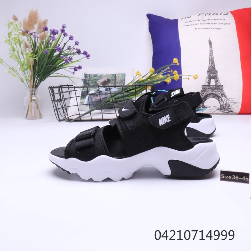 sepatu sandal nike