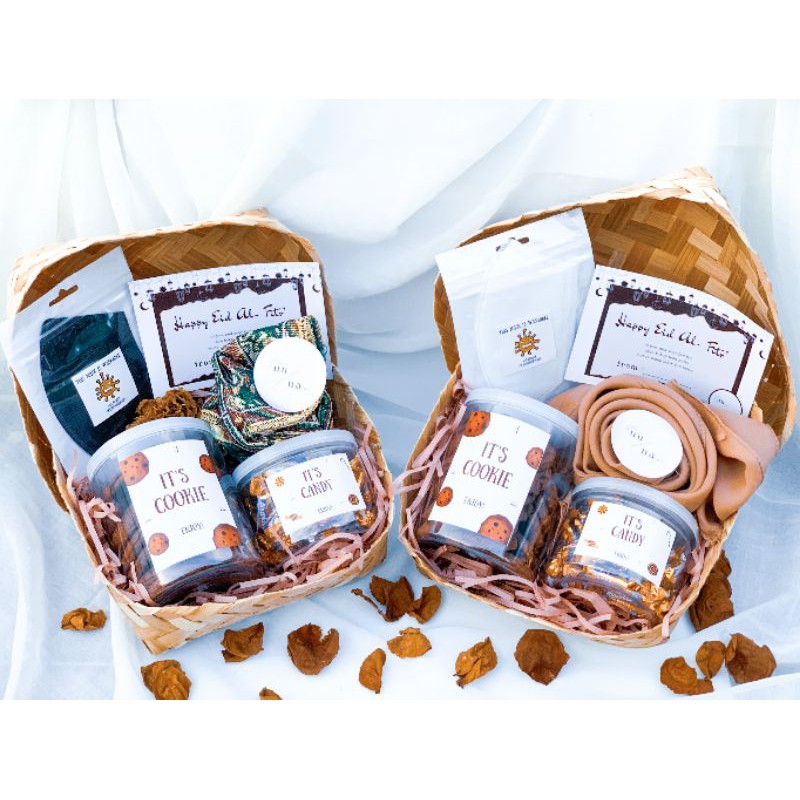 

HAMPERS BY NUNA / HAMPERS LEBARAN / HAMPERS MURAH / HAMPERS KEKINIAN / HAMPERS LUCU / HAMPERS UNIK