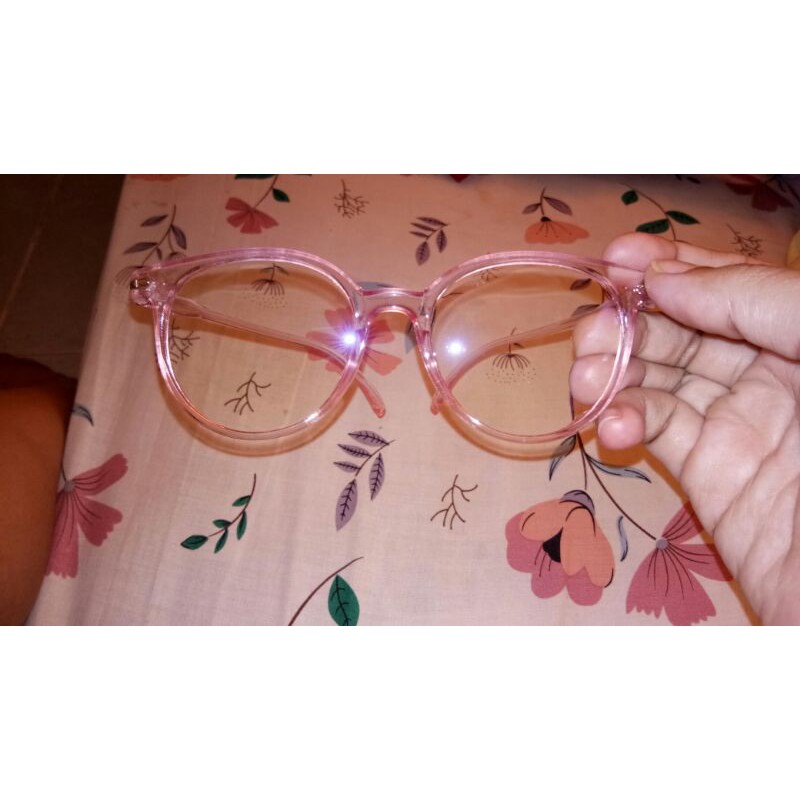 KACAMATA WANITA KEKINIAN