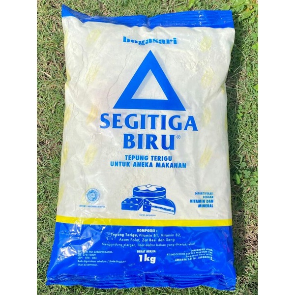 

TEPUNG TERIGU SEGITIGA BIRU /TEPUNG PROTEIN SEDANG / TEPUNG KUE/TEPUNG KUE 1 Kg