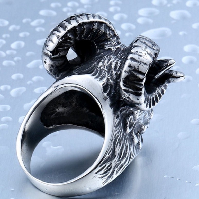 SEUSUK  Vintage Fashion Satan Worship Ram Aries Zodiac Sheep Goat Head Horn Biker Ring Jewelry Gifts