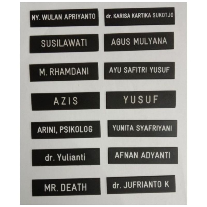 

Name Tag/Papan Nama Dada Hitam Dof Ukuran PNS 2x8 Peniti