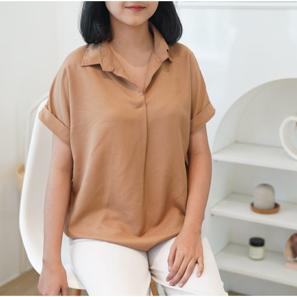 BEFAST - ZFS OOTD Kemeja SEONA / SHAKILA TWILL SHASHA BLOUSE / Atasan Lengan Pendek / Blouse Kerah V / Pakaian Wanita Modis / Blouse Wanita Casual / Keluaran Terbaru / Blouse Polos Formal / Fashion Kerja Wanita / Terlaris