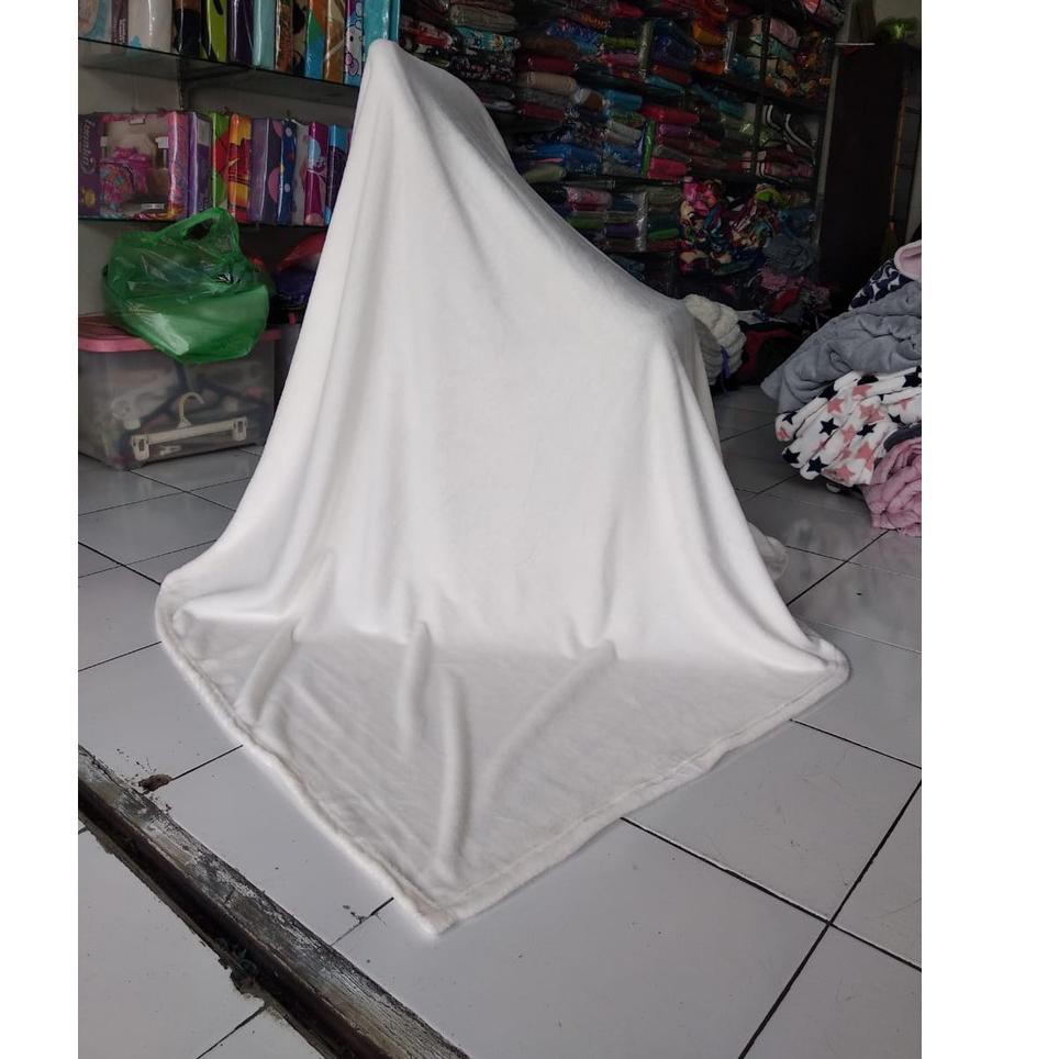 Paling Diminati.. SELIMUT PUTIH (PUTIH TULANG) POLOS / SELIMUT HALUS / SELIMUT POLOS / SELIMUT BERSI