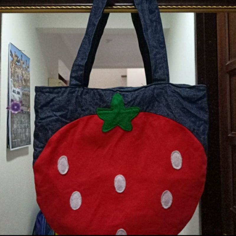 tas bahu strawberry preloved