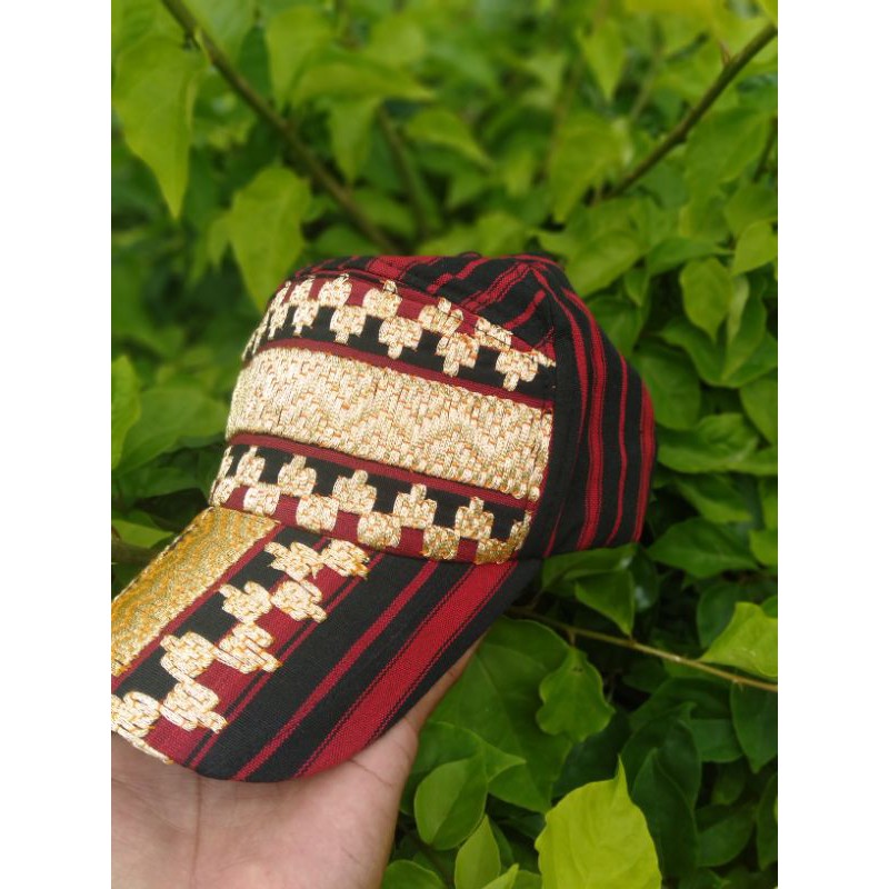 Topi tapis lampung