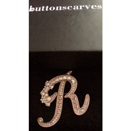 Buttonscarves R silver alphabet brooch