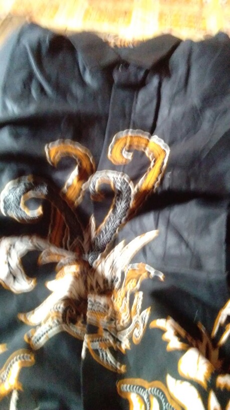 Kemeja Batik Pria Motif Ayam Ketawa