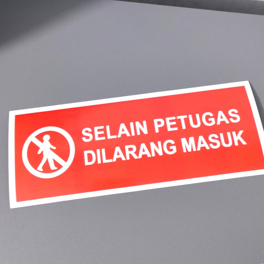 STIKER SELAIN PETUGAS DILARANG MASUK