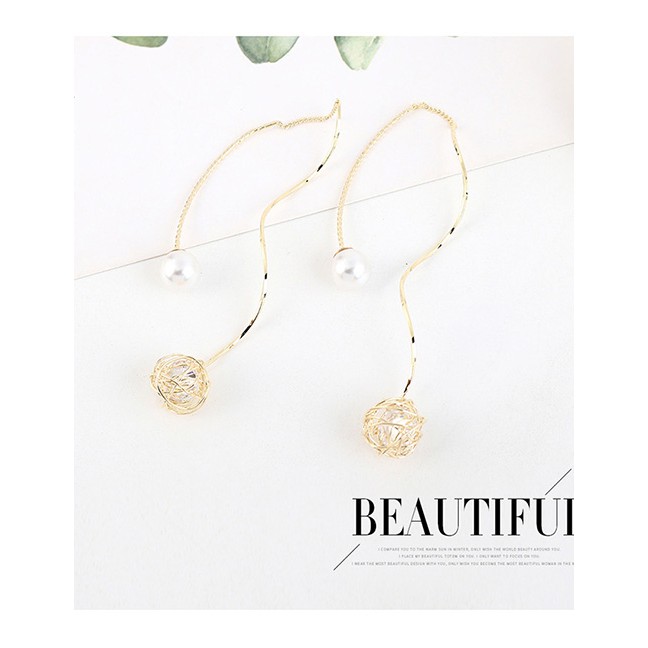 LRC Anting tusuk Fashion Golden Gold-plated Pearl Ball Cutout Long Earrings