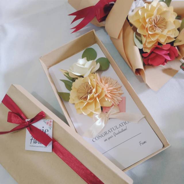

Flower gift card in a yellow box