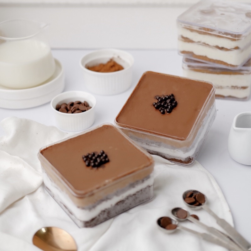 

Belgium Chocolate Dessert Box by STARVFOODs