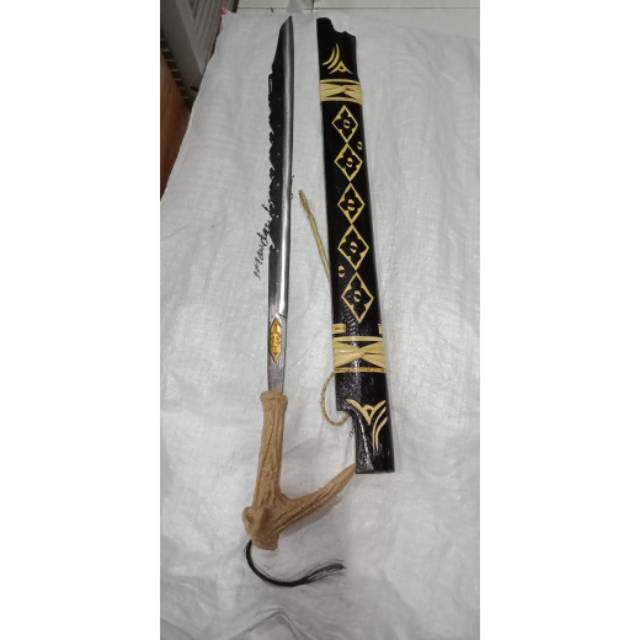 Mandau Dayak Borneo Gagang motif tanduk