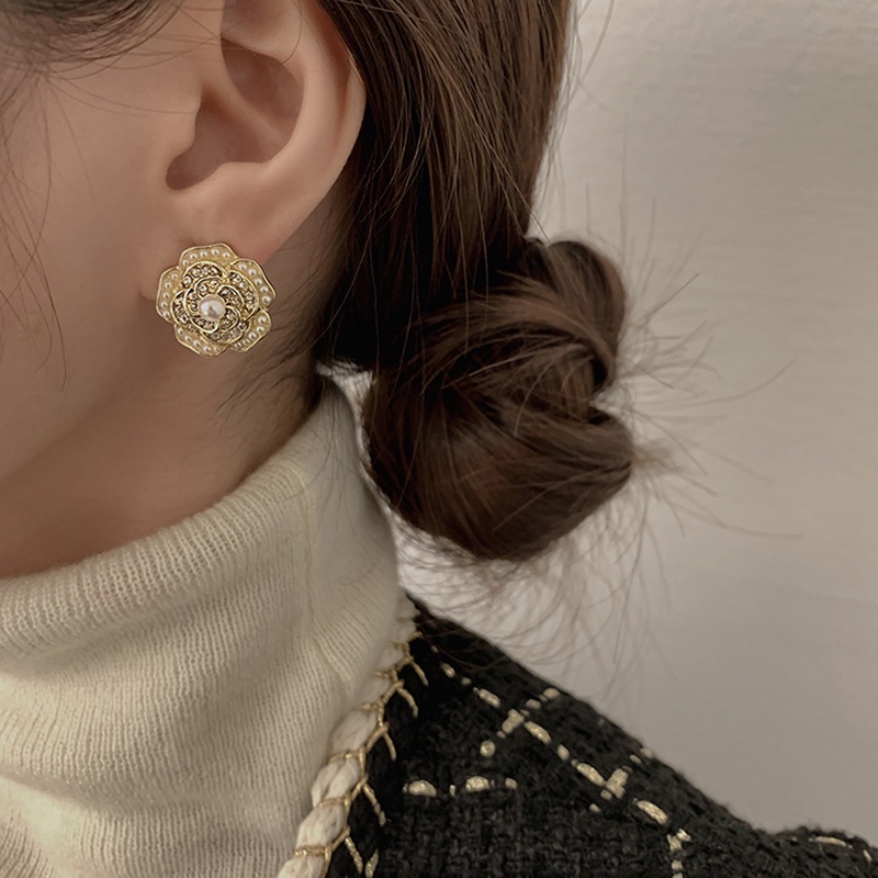 Anting Tusuk Motif Bunga Hias Mutiara / Berlian Imitasi Ala Retro Untuk Wanita