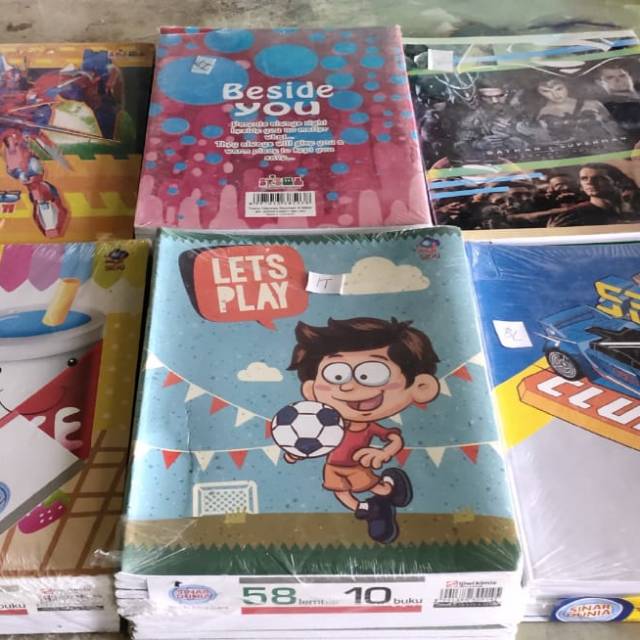 

Buku Tulis dan Kaos Kaki Sekolah