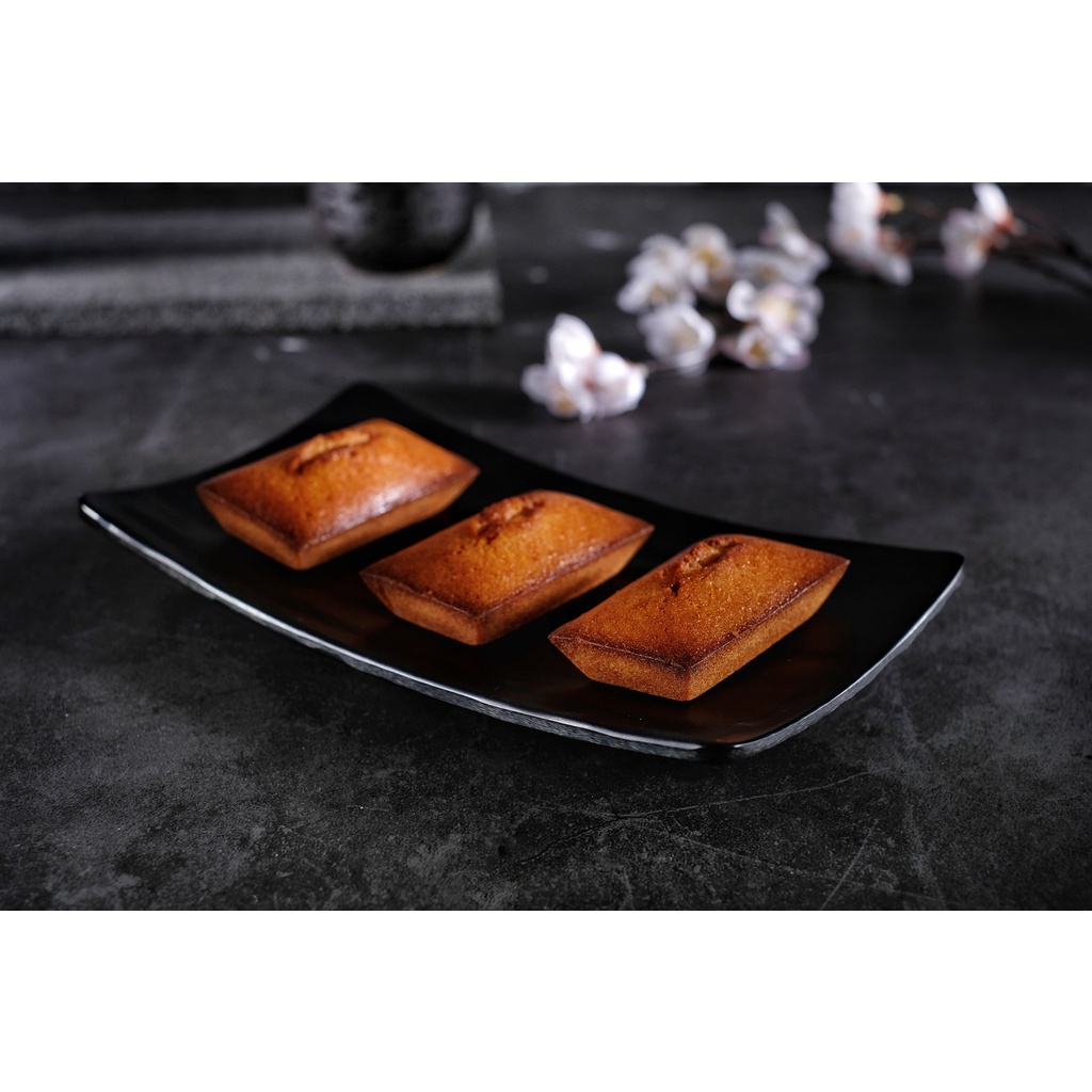 

Financier