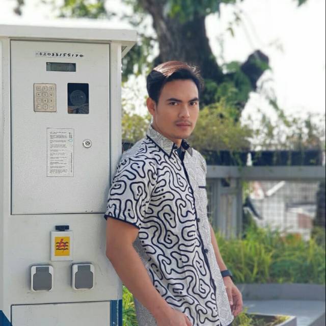 Kemeja Pria Batik Gaya