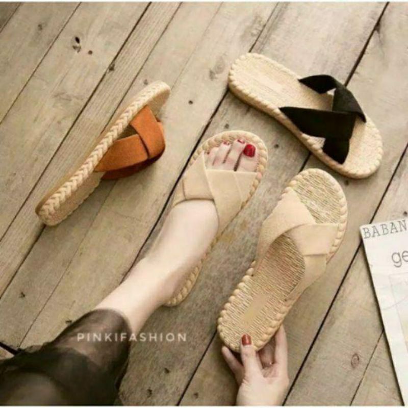 Sandal etnik silang suede