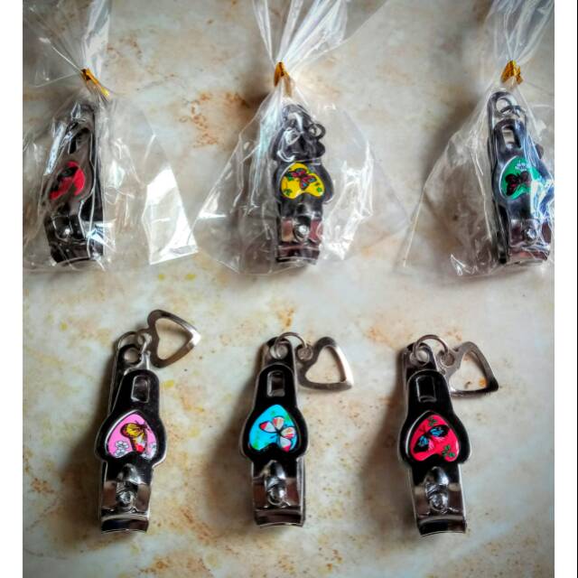 

Souvenir Gunting kuku love