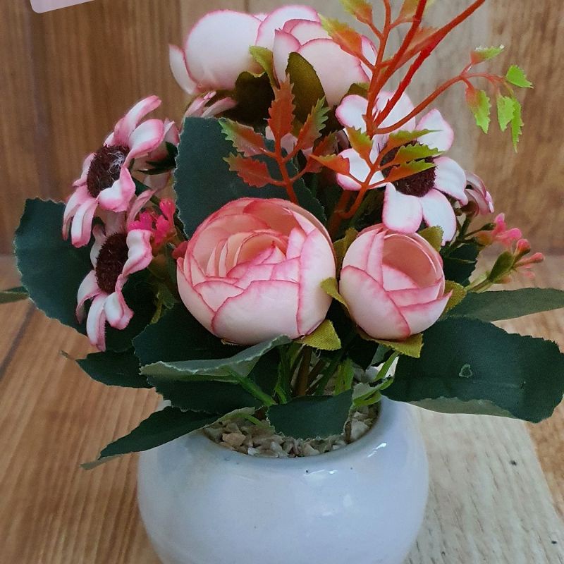 Bunga Mawar Telur + Vas Keramik Putih / Bunga Plastik