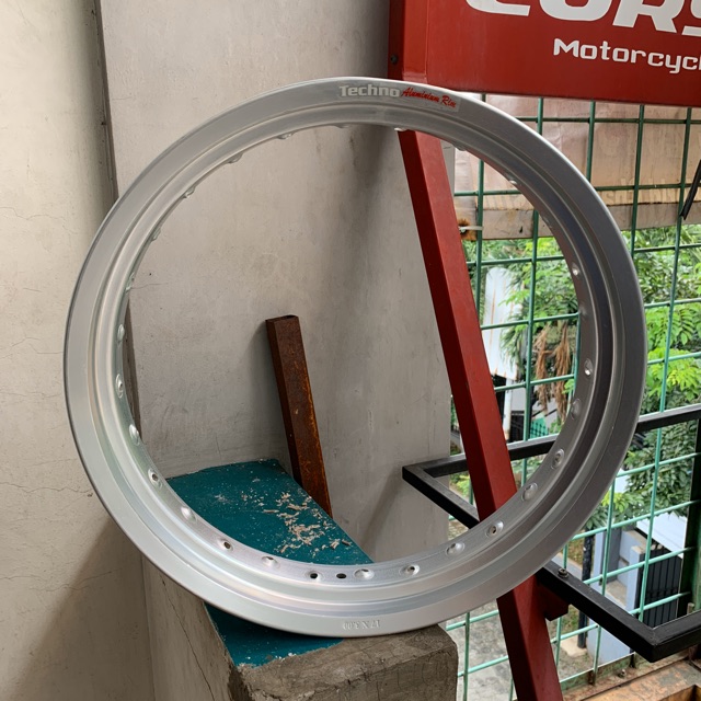 VELG TECHNO SILVER HOLE 28 RING 17 UKURAN 350