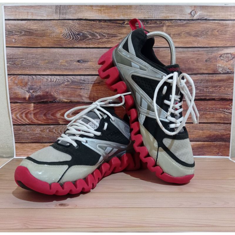 Reebok Zigtech Size 40,5