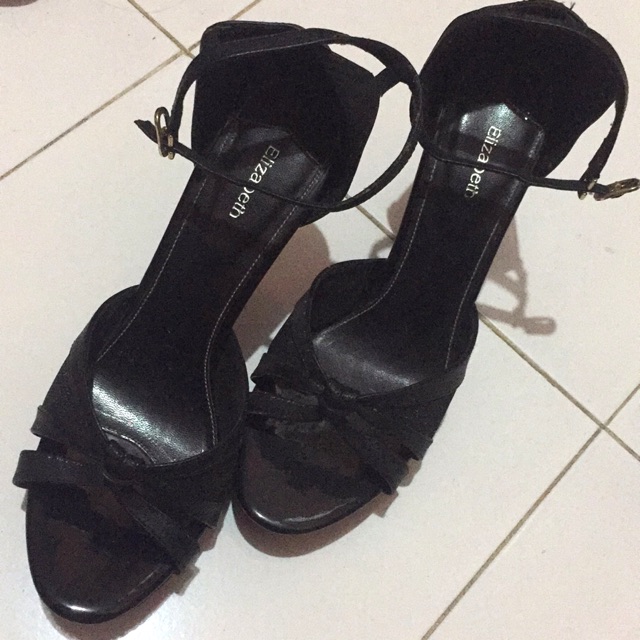 Sepatu elizabeth