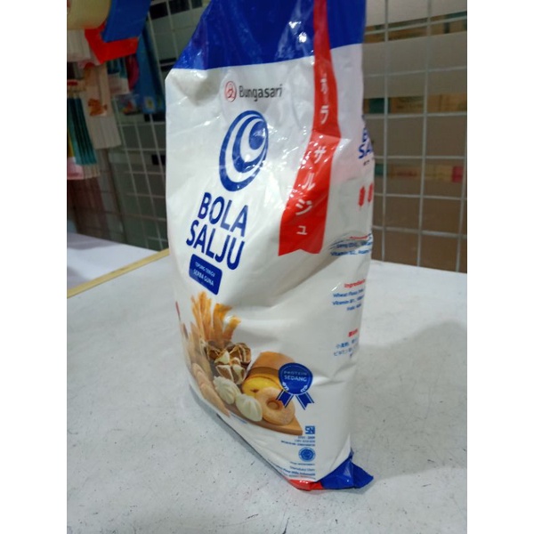 

BOLA SALJU TEPUNG TERIGU SERBAGUNA 1KG COCOK UNTUK CAMPURAN ANEKA MAKANAN