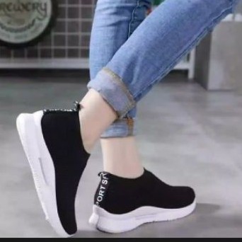 slip on wanita vegasus karet terlaris di 2021