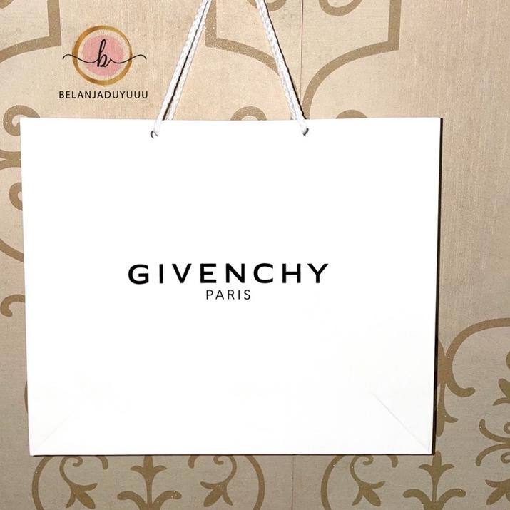 

Trendy Paper Bag Givenchy Pembungkus Kado ~