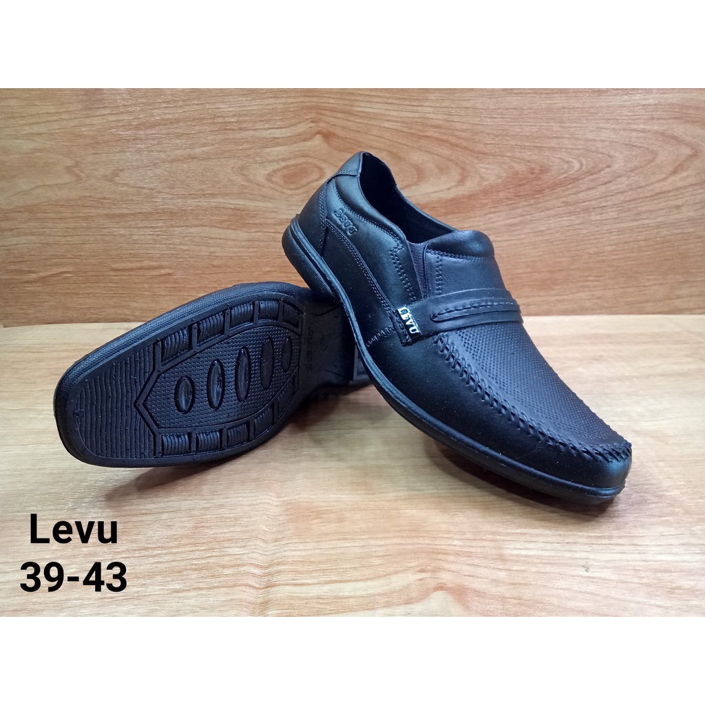 (COD) Sepatu Pantofel Karet Pria Levu Motif Polos