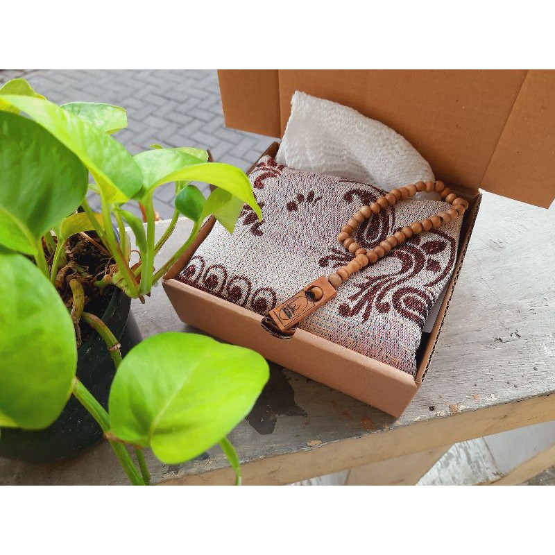 hamspers islami sajadah gift box alquran sajah peci