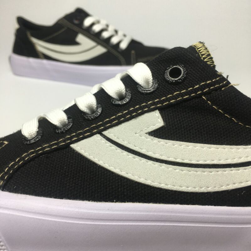 SEPATU JOHNSON ORION LOW