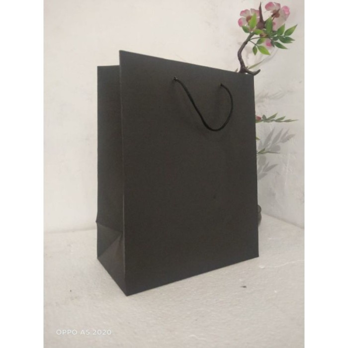 

(TERLARIS) Maxx UK.20x25 Paperbag polos hitam