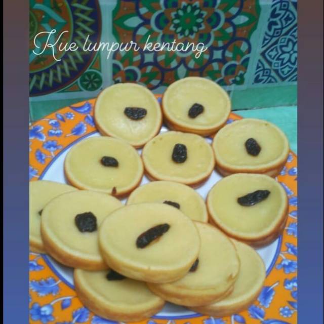 

KUE LUMPUR KENTANG/1BOX ISI 15 KUE